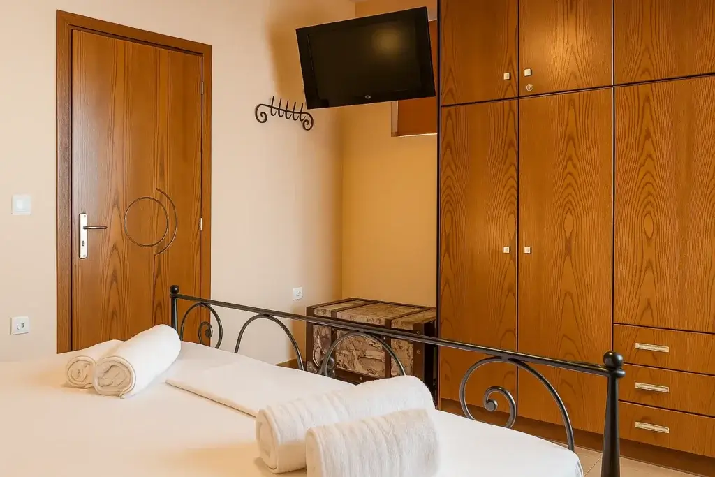 Elafonisos Studio closet 1 | Viva Elafonisi